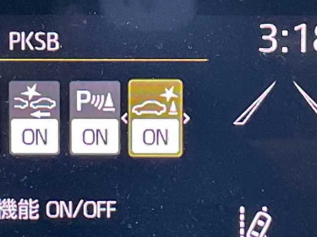 トヨタ ヤリスクロス G 東京都 2021(令3)年 2.1万km ホワイトパールクリスタルシャイン ユーザー買取車/純正ナビ/＜AM/FM/BT/Miracast/USB入力端子＞/バックビューモニター/追従クルコン/ＰＫＳＢ/ＰＣＳ/ＬＴＡ/コーナーセンサー/ビルトインＥＴＣ２．０/横滑り制御機能/ドライブモード/ヘッドライトレベライザー/オートマチックハイビーム/GRマッドフラップ/純正フロアマット