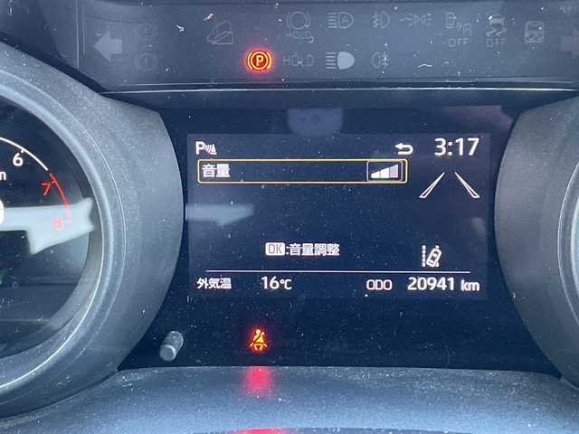 トヨタ ヤリスクロス G 東京都 2021(令3)年 2.1万km ホワイトパールクリスタルシャイン ユーザー買取車/純正ナビ/＜AM/FM/BT/Miracast/USB入力端子＞/バックビューモニター/追従クルコン/ＰＫＳＢ/ＰＣＳ/ＬＴＡ/コーナーセンサー/ビルトインＥＴＣ２．０/横滑り制御機能/ドライブモード/ヘッドライトレベライザー/オートマチックハイビーム/GRマッドフラップ/純正フロアマット