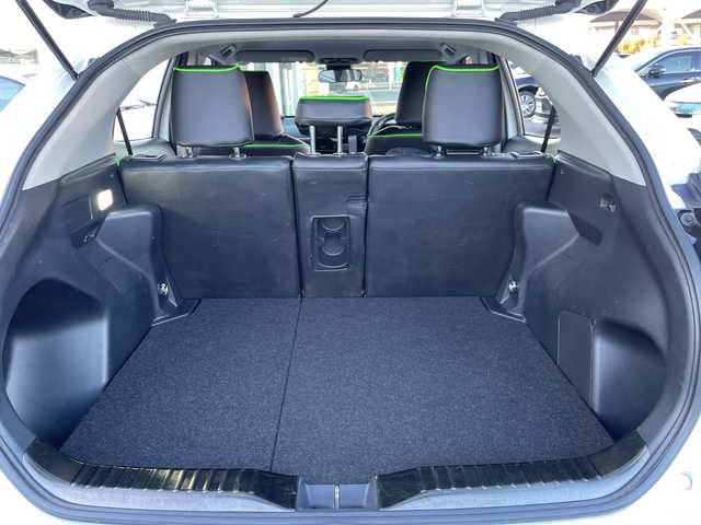 トヨタ ヤリスクロス G 東京都 2021(令3)年 2.1万km ホワイトパールクリスタルシャイン ユーザー買取車/純正ナビ/＜AM/FM/BT/Miracast/USB入力端子＞/バックビューモニター/追従クルコン/ＰＫＳＢ/ＰＣＳ/ＬＴＡ/コーナーセンサー/ビルトインＥＴＣ２．０/横滑り制御機能/ドライブモード/ヘッドライトレベライザー/オートマチックハイビーム/GRマッドフラップ/純正フロアマット