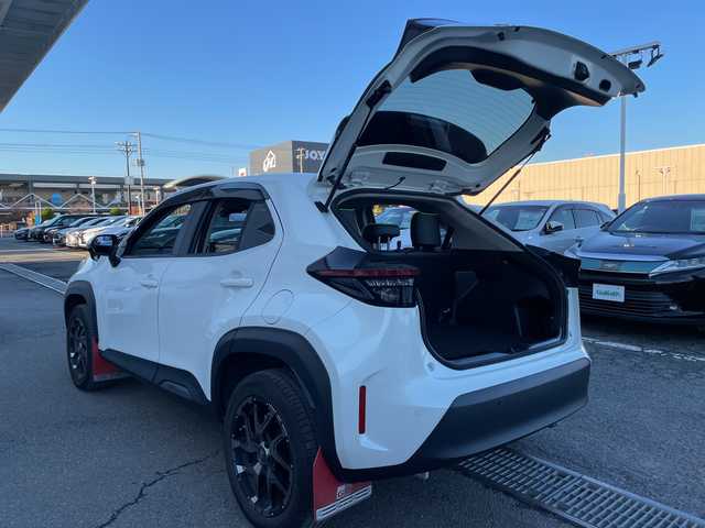 トヨタ ヤリスクロス G 東京都 2021(令3)年 2.1万km ホワイトパールクリスタルシャイン ユーザー買取車/純正ナビ/＜AM/FM/BT/Miracast/USB入力端子＞/バックビューモニター/追従クルコン/ＰＫＳＢ/ＰＣＳ/ＬＴＡ/コーナーセンサー/ビルトインＥＴＣ２．０/横滑り制御機能/ドライブモード/ヘッドライトレベライザー/オートマチックハイビーム/GRマッドフラップ/純正フロアマット