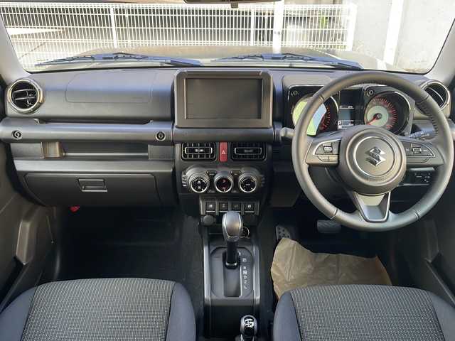 スズキ ジムニー シエラ JC 愛知県 2025(令7)年 0.1千km ジャングルグリーン 登録時３０km/スズキセーフティーサポート/・デュアルセンサーブレーキサポートII/・発進お知らせ機能/・標識認識機能/・アダプティブクルーズコントロール/・車線逸脱抑制機能/・車線逸脱警報機能/・ふらつき警報機能/・誤発進抑制機能/・後方誤発進抑制機能/・低速時ブレーキサポート（前進・後退）/・ハイビームアシスト/スマートキー/プッシュスタート/LEDヘッドライト/フォグライト/オートライト/取扱説明書/保証書/スペアスマートキー１本