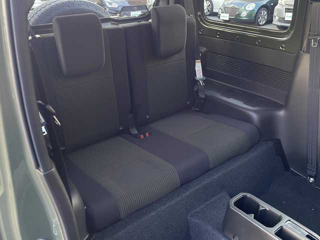 スズキ ジムニー シエラ JC 愛知県 2025(令7)年 0.1千km ジャングルグリーン 登録時３０km/スズキセーフティーサポート/・デュアルセンサーブレーキサポートII/・発進お知らせ機能/・標識認識機能/・アダプティブクルーズコントロール/・車線逸脱抑制機能/・車線逸脱警報機能/・ふらつき警報機能/・誤発進抑制機能/・後方誤発進抑制機能/・低速時ブレーキサポート（前進・後退）/・ハイビームアシスト/スマートキー/プッシュスタート/LEDヘッドライト/フォグライト/オートライト/取扱説明書/保証書/スペアスマートキー１本