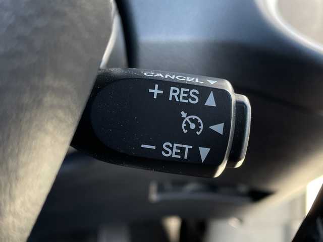 トヨタ シエンタ ハイブリッド G クエロ 千葉県 2019(令1)年 5.6万km ホワイトパールクリスタルシャイン 純正9インチナビ/(AM/FM/BT/TV/DVD)/モデリスタエアロ/全周囲カメラ/トヨタセーフティセンス/ドライブレコーダー/衝突被害軽減システム/車線逸脱警報/クルーズコントロール/ハーフレザーシート/両側パワースライドドア/横滑り防止装置/ETC/LEDヘッドライト/フォグランプ/オートライト/ウィンカーミラー/電動格納ミラー/社外15インチAW/シートヒーター/シートリフター/ステアリングヒーター/プッシュスタート/スマートキー/フロアマット