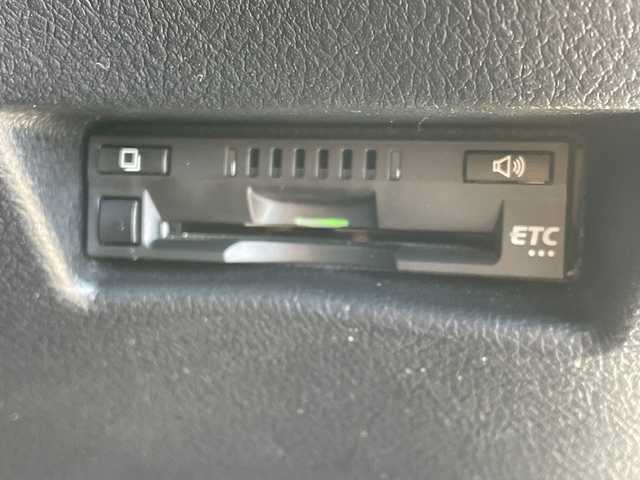 トヨタ シエンタ ハイブリッド G クエロ 千葉県 2019(令1)年 5.6万km ホワイトパールクリスタルシャイン 純正9インチナビ/(AM/FM/BT/TV/DVD)/モデリスタエアロ/全周囲カメラ/トヨタセーフティセンス/ドライブレコーダー/衝突被害軽減システム/車線逸脱警報/クルーズコントロール/ハーフレザーシート/両側パワースライドドア/横滑り防止装置/ETC/LEDヘッドライト/フォグランプ/オートライト/ウィンカーミラー/電動格納ミラー/社外15インチAW/シートヒーター/シートリフター/ステアリングヒーター/プッシュスタート/スマートキー/フロアマット