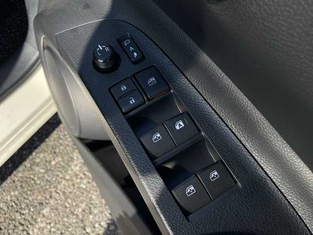 トヨタ シエンタ ハイブリッド G クエロ 千葉県 2019(令1)年 5.6万km ホワイトパールクリスタルシャイン 純正9インチナビ/(AM/FM/BT/TV/DVD)/モデリスタエアロ/全周囲カメラ/トヨタセーフティセンス/ドライブレコーダー/衝突被害軽減システム/車線逸脱警報/クルーズコントロール/ハーフレザーシート/両側パワースライドドア/横滑り防止装置/ETC/LEDヘッドライト/フォグランプ/オートライト/ウィンカーミラー/電動格納ミラー/社外15インチAW/シートヒーター/シートリフター/ステアリングヒーター/プッシュスタート/スマートキー/フロアマット