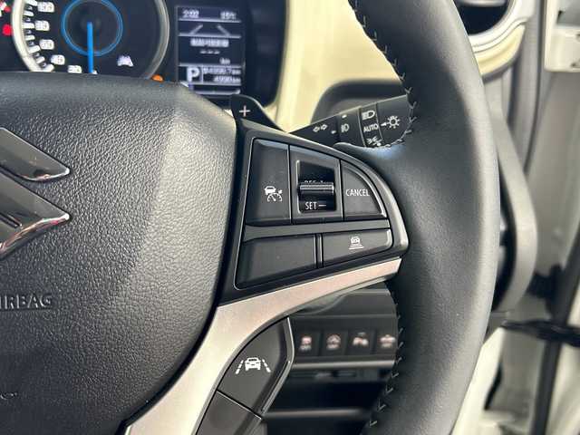 スズキ クロスビー HYBRID MZ 奈良県 2025(令7)年 0.5万km ピュアホワイトパール/ブラック2トーンルーフ 純正8インチナビ/フルセグ CD DVD BT MSV USB/全方位モニター/デュアルブレーキサポート/レーン逸脱警報システム/レーダークルーズコントロール/コーナーセンサー/純正ドライブレコーダー/ビルトインETC/アイドリングストップ/LEDヘッドライト/フォグライト/オートライト/パドルシフト/4WD/純正マット/ドアバイザー/スマートキー/プッシュスタート