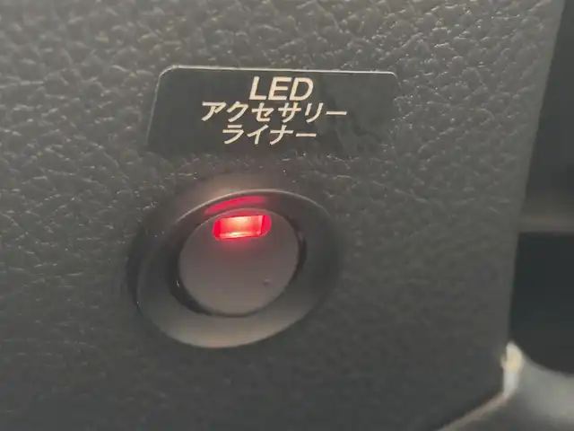 スバル レヴォーグ 1．6GT－S アイサイト 徳島県 2014(平26)年 7.3万km アイスシルバーメタリック アイサイト/メーカー純正ナビゲーション　/（フルセグ/CD/DVD/SD)/バックモニター　/サイド＆リヤアンダーエアロ/ETC/クルーズコントロール　/トラクションコントロール/パドルシフト　/プッシュスタート　/スマートキー　/スペアキー　/ステアリングリモコン/オールオートパワーウインドウ/電動格納ミラー/電気式パーキングブレーキ　/アイドリングストップ　/革巻きステアリング/ウィンカーミラー/カーテンエアバック/純正フロアマット/サイドバイザー