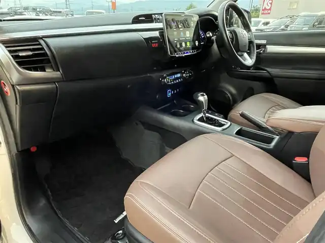 トヨタ ハイラックス Z 長野県 2019(平31)年 6.5万km スーパーホワイトⅡ 4WDターボオートマ/アルパイン11インチディスプレイオーディオ（DAF11Z）/デジタルインナーミラー型ドラレコ/後席Kenwoodモニター(LZ-1000HD)/ナイトロパワー17インチアルミホイール/冬タイヤ（ダンロップウインターマックス）/シートカバー/キャノピー/オーバーフェンダー/荷台引き出し（CARRYBOY）付き/バックカメラ/ETC/クルーズコントロール/純正フロアマット/スマートキー/プッシュスタート/横滑り防止機能/衝突被害軽減/ダウンヒルアシストコントロール