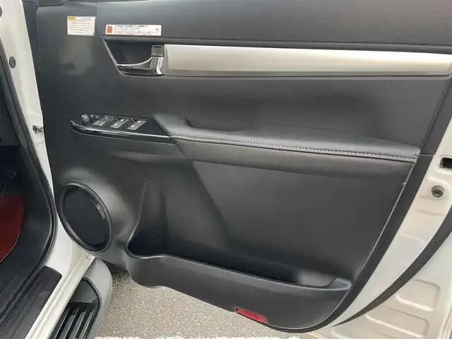トヨタ ハイラックス Z 長野県 2019(平31)年 6.5万km スーパーホワイトⅡ 4WDターボオートマ/アルパイン11インチディスプレイオーディオ（DAF11Z）/デジタルインナーミラー型ドラレコ/後席Kenwoodモニター(LZ-1000HD)/ナイトロパワー17インチアルミホイール/冬タイヤ（ダンロップウインターマックス）/シートカバー/キャノピー/オーバーフェンダー/荷台引き出し（CARRYBOY）付き/バックカメラ/ETC/クルーズコントロール/純正フロアマット/スマートキー/プッシュスタート/横滑り防止機能/衝突被害軽減/ダウンヒルアシストコントロール