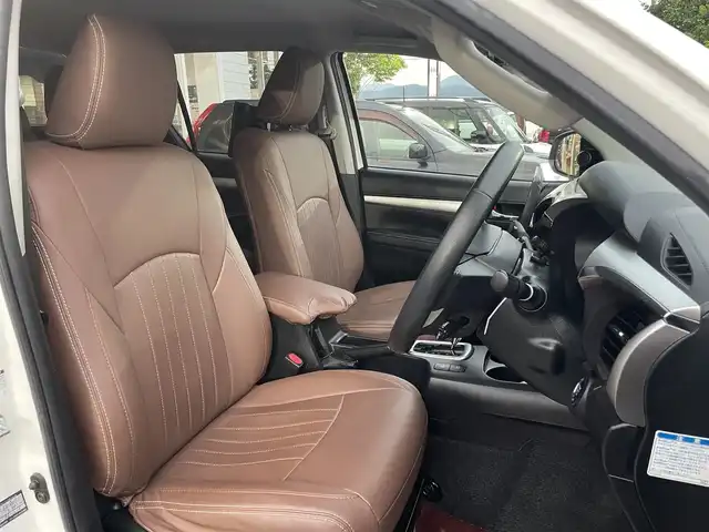 トヨタ ハイラックス Z 長野県 2019(平31)年 6.5万km スーパーホワイトⅡ 4WDターボオートマ/アルパイン11インチディスプレイオーディオ（DAF11Z）/デジタルインナーミラー型ドラレコ/後席Kenwoodモニター(LZ-1000HD)/ナイトロパワー17インチアルミホイール/冬タイヤ（ダンロップウインターマックス）/シートカバー/キャノピー/オーバーフェンダー/荷台引き出し（CARRYBOY）付き/バックカメラ/ETC/クルーズコントロール/純正フロアマット/スマートキー/プッシュスタート/横滑り防止機能/衝突被害軽減/ダウンヒルアシストコントロール