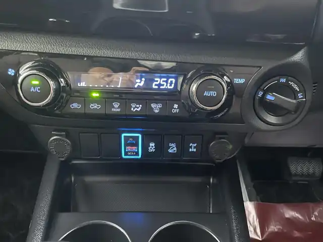 トヨタ ハイラックス Z 長野県 2019(平31)年 6.5万km スーパーホワイトⅡ 4WDターボオートマ/アルパイン11インチディスプレイオーディオ（DAF11Z）/デジタルインナーミラー型ドラレコ/後席Kenwoodモニター(LZ-1000HD)/ナイトロパワー17インチアルミホイール/冬タイヤ（ダンロップウインターマックス）/シートカバー/キャノピー/オーバーフェンダー/荷台引き出し（CARRYBOY）付き/バックカメラ/ETC/クルーズコントロール/純正フロアマット/スマートキー/プッシュスタート/横滑り防止機能/衝突被害軽減/ダウンヒルアシストコントロール