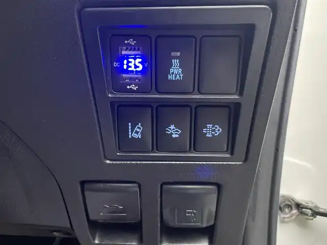 トヨタ ハイラックス Z 長野県 2019(平31)年 6.5万km スーパーホワイトⅡ 4WDターボオートマ/アルパイン11インチディスプレイオーディオ（DAF11Z）/デジタルインナーミラー型ドラレコ/後席Kenwoodモニター(LZ-1000HD)/ナイトロパワー17インチアルミホイール/冬タイヤ（ダンロップウインターマックス）/シートカバー/キャノピー/オーバーフェンダー/荷台引き出し（CARRYBOY）付き/バックカメラ/ETC/クルーズコントロール/純正フロアマット/スマートキー/プッシュスタート/横滑り防止機能/衝突被害軽減/ダウンヒルアシストコントロール