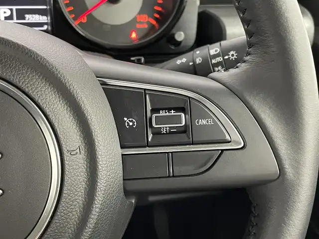 スズキ ジムニー XC 埼玉県 2023(令5)年 0.8万km ジャングルグリーン 社外ナビ　バックカメラ　クルーズコントロール　ビルトインＥＴＣ　ミラーヒーター　シートヒーター　４ＷＤ　ヘッドライトウォッシャー　純正アルミホイール　ＬＥＤライト　ドラレコ　地デジ