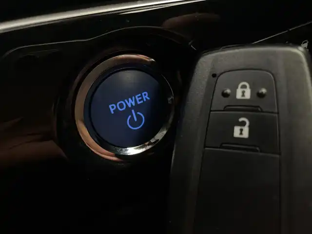 トヨタ プリウス S 新潟県 2016(平28)年 4.7万km スーパーホワイトⅡ 4WD/社外ナビ/　　ワンセグ/CD/FM/AM/バックカメラ/レーダークルーズコントロール/LEDオートライト/ステアリングスイッチ/レーンキープ/スマートキー/ETC