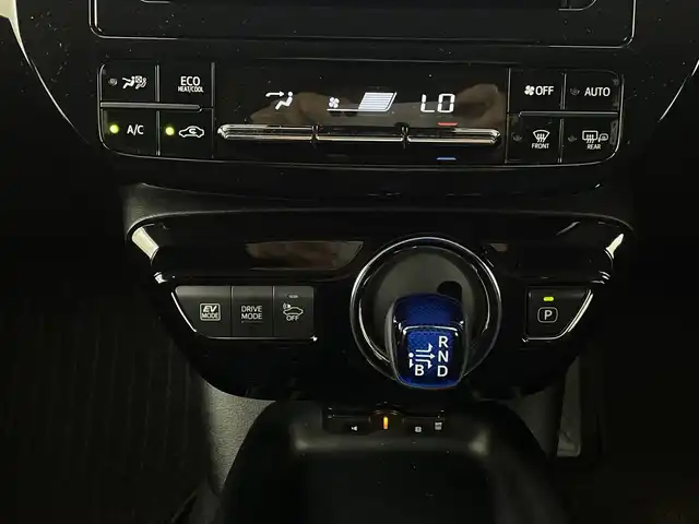 トヨタ プリウス S 新潟県 2016(平28)年 4.7万km スーパーホワイトⅡ 4WD/社外ナビ/　　ワンセグ/CD/FM/AM/バックカメラ/レーダークルーズコントロール/LEDオートライト/ステアリングスイッチ/レーンキープ/スマートキー/ETC