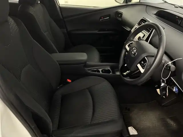 トヨタ プリウス S 新潟県 2016(平28)年 4.7万km スーパーホワイトⅡ 4WD/社外ナビ/　　ワンセグ/CD/FM/AM/バックカメラ/レーダークルーズコントロール/LEDオートライト/ステアリングスイッチ/レーンキープ/スマートキー/ETC