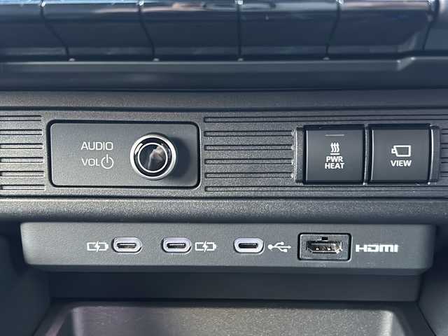 トヨタ ランドクルーザー ２５０ VX 石川県 2024(令6)年 0.1千km プラチナホワイトパールマイカ 4WD/ワンオーナー/純正12.3型メモリーナビゲーション/【FM・AM・Bluetooth・USB・HDMI・Miracast】/・フルセグTV/・パノラミックビューモニター/・JBLプレミアムサウンド/セーフティセンス/プリクラッシュセーフティ/レーダークルーズコントロール/レーントレーシングアシスト/レーンディパーチャーアラート/オートマチックハイビーム/ブラインドスポットモニター/ロードサインアシスト/発進遅れ告知機能/パーキングサポートブレーキ/トヨタチームメイト/前席ベンチレーション・シートヒーター/運転席パワーシート/ステアリングヒーター/デジタルインナーミラー/USB・HDMI端子/パワーバックドア/ムーンルーフ/ルーフレール/純正フロアマット/3眼LEDヘッドランプ/・LEDフォグランプ