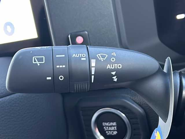 トヨタ ランドクルーザー ２５０ VX 石川県 2024(令6)年 0.1千km プラチナホワイトパールマイカ 4WD/ワンオーナー/純正12.3型メモリーナビゲーション/【FM・AM・Bluetooth・USB・HDMI・Miracast】/・フルセグTV/・パノラミックビューモニター/・JBLプレミアムサウンド/セーフティセンス/プリクラッシュセーフティ/レーダークルーズコントロール/レーントレーシングアシスト/レーンディパーチャーアラート/オートマチックハイビーム/ブラインドスポットモニター/ロードサインアシスト/発進遅れ告知機能/パーキングサポートブレーキ/トヨタチームメイト/前席ベンチレーション・シートヒーター/運転席パワーシート/ステアリングヒーター/デジタルインナーミラー/USB・HDMI端子/パワーバックドア/ムーンルーフ/ルーフレール/純正フロアマット/3眼LEDヘッドランプ/・LEDフォグランプ