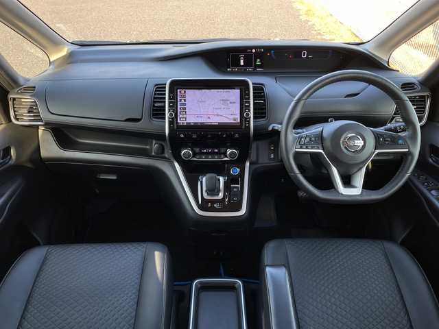 日産 セレナ e－パワー ハイウェイスター V 千葉県 2019(平31)年 6.1万km ダイヤモンドブラック 純正9インチナビ/全周囲カメラ/デジタルインナーミラー/ドライブレコーダー/パーキングアシスト/衝突被害軽減システム/車線逸脱警報/バックカメラ/クルーズコントロール/両側パワースライドドア/横滑り防止装置/ETC/アイドリングストップ/LEDヘッドライト/フォグランプ/オートライト/ウィンカーミラー/電動格納ミラー/社外15インチAW/シートリフター/プッシュスタート/スマートキー/フロアマット/スペアキー/取扱説明書/保証書