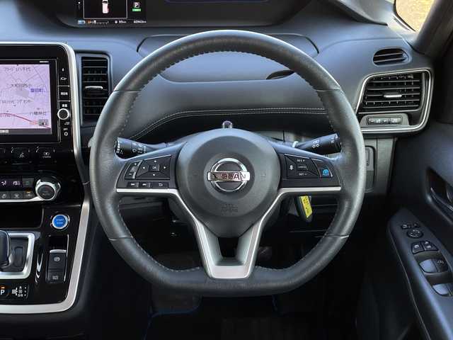 日産 セレナ e－パワー ハイウェイスター V 千葉県 2019(平31)年 6.1万km ダイヤモンドブラック 純正9インチナビ/全周囲カメラ/デジタルインナーミラー/ドライブレコーダー/パーキングアシスト/衝突被害軽減システム/車線逸脱警報/バックカメラ/クルーズコントロール/両側パワースライドドア/横滑り防止装置/ETC/アイドリングストップ/LEDヘッドライト/フォグランプ/オートライト/ウィンカーミラー/電動格納ミラー/社外15インチAW/シートリフター/プッシュスタート/スマートキー/フロアマット/スペアキー/取扱説明書/保証書