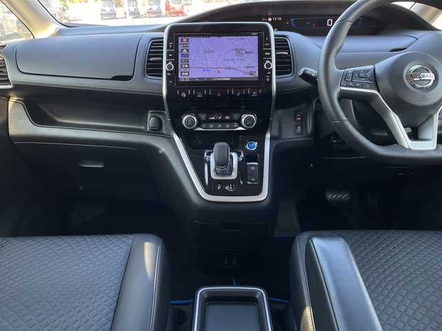 日産 セレナ e－パワー ハイウェイスター V 千葉県 2019(平31)年 6.1万km ダイヤモンドブラック 純正9インチナビ/全周囲カメラ/デジタルインナーミラー/ドライブレコーダー/パーキングアシスト/衝突被害軽減システム/車線逸脱警報/バックカメラ/クルーズコントロール/両側パワースライドドア/横滑り防止装置/ETC/アイドリングストップ/LEDヘッドライト/フォグランプ/オートライト/ウィンカーミラー/電動格納ミラー/社外15インチAW/シートリフター/プッシュスタート/スマートキー/フロアマット/スペアキー/取扱説明書/保証書