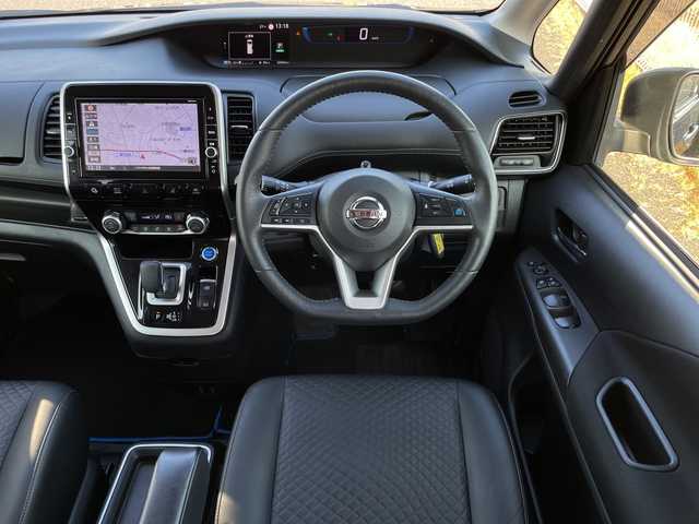 日産 セレナ e－パワー ハイウェイスター V 千葉県 2019(平31)年 6.1万km ダイヤモンドブラック 純正9インチナビ/全周囲カメラ/デジタルインナーミラー/ドライブレコーダー/パーキングアシスト/衝突被害軽減システム/車線逸脱警報/バックカメラ/クルーズコントロール/両側パワースライドドア/横滑り防止装置/ETC/アイドリングストップ/LEDヘッドライト/フォグランプ/オートライト/ウィンカーミラー/電動格納ミラー/社外15インチAW/シートリフター/プッシュスタート/スマートキー/フロアマット/スペアキー/取扱説明書/保証書