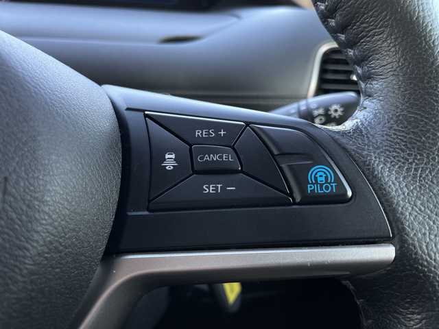 日産 セレナ e－パワー ハイウェイスター V 千葉県 2019(平31)年 6.1万km ダイヤモンドブラック 純正9インチナビ/全周囲カメラ/デジタルインナーミラー/ドライブレコーダー/パーキングアシスト/衝突被害軽減システム/車線逸脱警報/バックカメラ/クルーズコントロール/両側パワースライドドア/横滑り防止装置/ETC/アイドリングストップ/LEDヘッドライト/フォグランプ/オートライト/ウィンカーミラー/電動格納ミラー/社外15インチAW/シートリフター/プッシュスタート/スマートキー/フロアマット/スペアキー/取扱説明書/保証書