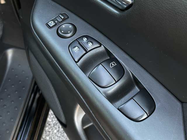 日産 セレナ e－パワー ハイウェイスター V 千葉県 2019(平31)年 6.1万km ダイヤモンドブラック 純正9インチナビ/全周囲カメラ/デジタルインナーミラー/ドライブレコーダー/パーキングアシスト/衝突被害軽減システム/車線逸脱警報/バックカメラ/クルーズコントロール/両側パワースライドドア/横滑り防止装置/ETC/アイドリングストップ/LEDヘッドライト/フォグランプ/オートライト/ウィンカーミラー/電動格納ミラー/社外15インチAW/シートリフター/プッシュスタート/スマートキー/フロアマット/スペアキー/取扱説明書/保証書