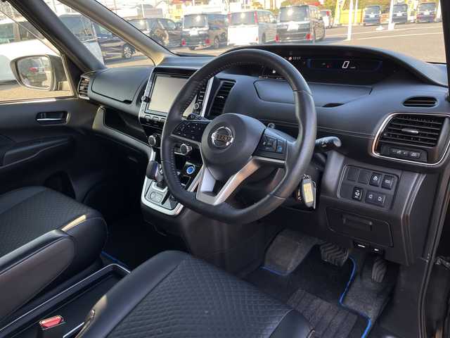 日産 セレナ e－パワー ハイウェイスター V 千葉県 2019(平31)年 6.1万km ダイヤモンドブラック 純正9インチナビ/全周囲カメラ/デジタルインナーミラー/ドライブレコーダー/パーキングアシスト/衝突被害軽減システム/車線逸脱警報/バックカメラ/クルーズコントロール/両側パワースライドドア/横滑り防止装置/ETC/アイドリングストップ/LEDヘッドライト/フォグランプ/オートライト/ウィンカーミラー/電動格納ミラー/社外15インチAW/シートリフター/プッシュスタート/スマートキー/フロアマット/スペアキー/取扱説明書/保証書