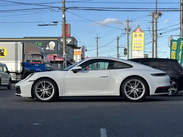 ポルシェ ９１１ カレラ 愛知県 2020(令2)年 1.7万km ピュアホワイト /禁煙/正規ディーラー車/ディーラー記録簿R2.3.4.5.7//スポーツクロノパッケージ/エグゾースト/PASM//純正ナビ/BT/USB/AndroidAuto/AppleCarPlay//全方位カメラ/ETC/ドラレコ//革巻きステア/ステアスイッチ/パドルシフト//黒革シート/シートヒーター//電動パーキングブレーキ//電動リアスポイラー//照明付きバニティミラー//走行モード//ポルシェアクティブセーフ//マトリクスLEDヘッドライト//新車時保証書//取扱説明書//スペアスマートキー