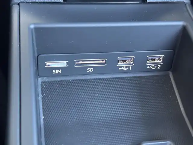 ポルシェ ９１１ カレラ 愛知県 2020(令2)年 1.7万km ピュアホワイト /禁煙/正規ディーラー車/ディーラー記録簿R2.3.4.5.7//スポーツクロノパッケージ/エグゾースト/PASM//純正ナビ/BT/USB/AndroidAuto/AppleCarPlay//全方位カメラ/ETC/ドラレコ//革巻きステア/ステアスイッチ/パドルシフト//黒革シート/シートヒーター//電動パーキングブレーキ//電動リアスポイラー//照明付きバニティミラー//走行モード//ポルシェアクティブセーフ//マトリクスLEDヘッドライト//新車時保証書//取扱説明書//スペアスマートキー