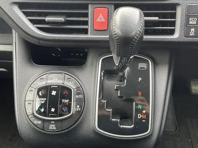 トヨタ ノア G 福岡県 2014(平26)年 12万km ホワイトパールクリスタルシャイン (株)IDOMが運営する【じしゃロン八幡西店】の自社ローン専用車両になります。こちらは現金またはオートローンご利用時の価格です。自社ローンご希望の方は別途その旨お申付け下さい/純正SDナビ【NSZN-W64T】/(Bluetooth/CD/SD/フルセグTV)/片側電動スライドドア/アイドリングストップ/クルーズコントロール(追従走行なし)/フリップダウンモニター/横滑り防止装置/ステアリングリモコン/エンジンプッシュスタート/ビルトインETC/バックカメラ/リアサンシェード/純正フロアマット/純正15インチアルミホイール/オートライト/オートマチックハイビーム/スマートキー