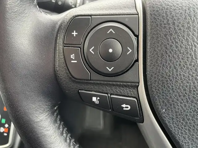 トヨタ ノア G 福岡県 2014(平26)年 12万km ホワイトパールクリスタルシャイン (株)IDOMが運営する【じしゃロン八幡西店】の自社ローン専用車両になります。こちらは現金またはオートローンご利用時の価格です。自社ローンご希望の方は別途その旨お申付け下さい/純正SDナビ【NSZN-W64T】/(Bluetooth/CD/SD/フルセグTV)/片側電動スライドドア/アイドリングストップ/クルーズコントロール(追従走行なし)/フリップダウンモニター/横滑り防止装置/ステアリングリモコン/エンジンプッシュスタート/ビルトインETC/バックカメラ/リアサンシェード/純正フロアマット/純正15インチアルミホイール/オートライト/オートマチックハイビーム/スマートキー