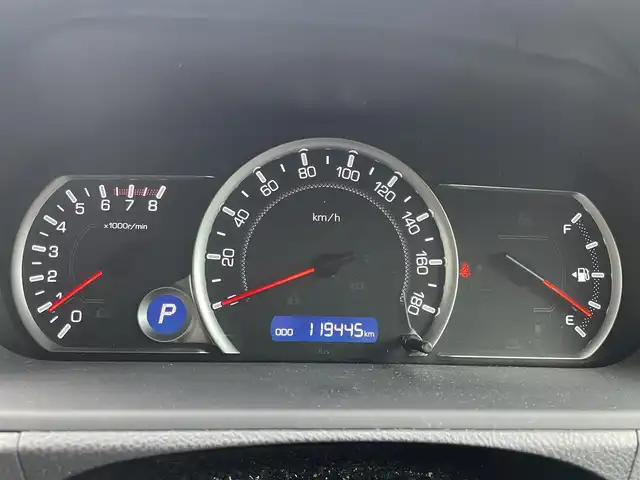 トヨタ ノア G 福岡県 2014(平26)年 12万km ホワイトパールクリスタルシャイン (株)IDOMが運営する【じしゃロン八幡西店】の自社ローン専用車両になります。こちらは現金またはオートローンご利用時の価格です。自社ローンご希望の方は別途その旨お申付け下さい/純正SDナビ【NSZN-W64T】/(Bluetooth/CD/SD/フルセグTV)/片側電動スライドドア/アイドリングストップ/クルーズコントロール(追従走行なし)/フリップダウンモニター/横滑り防止装置/ステアリングリモコン/エンジンプッシュスタート/ビルトインETC/バックカメラ/リアサンシェード/純正フロアマット/純正15インチアルミホイール/オートライト/オートマチックハイビーム/スマートキー