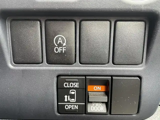 トヨタ ノア G 福岡県 2014(平26)年 12万km ホワイトパールクリスタルシャイン (株)IDOMが運営する【じしゃロン八幡西店】の自社ローン専用車両になります。こちらは現金またはオートローンご利用時の価格です。自社ローンご希望の方は別途その旨お申付け下さい/純正SDナビ【NSZN-W64T】/(Bluetooth/CD/SD/フルセグTV)/片側電動スライドドア/アイドリングストップ/クルーズコントロール(追従走行なし)/フリップダウンモニター/横滑り防止装置/ステアリングリモコン/エンジンプッシュスタート/ビルトインETC/バックカメラ/リアサンシェード/純正フロアマット/純正15インチアルミホイール/オートライト/オートマチックハイビーム/スマートキー