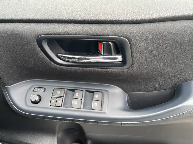 トヨタ ノア G 福岡県 2014(平26)年 12万km ホワイトパールクリスタルシャイン (株)IDOMが運営する【じしゃロン八幡西店】の自社ローン専用車両になります。こちらは現金またはオートローンご利用時の価格です。自社ローンご希望の方は別途その旨お申付け下さい/純正SDナビ【NSZN-W64T】/(Bluetooth/CD/SD/フルセグTV)/片側電動スライドドア/アイドリングストップ/クルーズコントロール(追従走行なし)/フリップダウンモニター/横滑り防止装置/ステアリングリモコン/エンジンプッシュスタート/ビルトインETC/バックカメラ/リアサンシェード/純正フロアマット/純正15インチアルミホイール/オートライト/オートマチックハイビーム/スマートキー