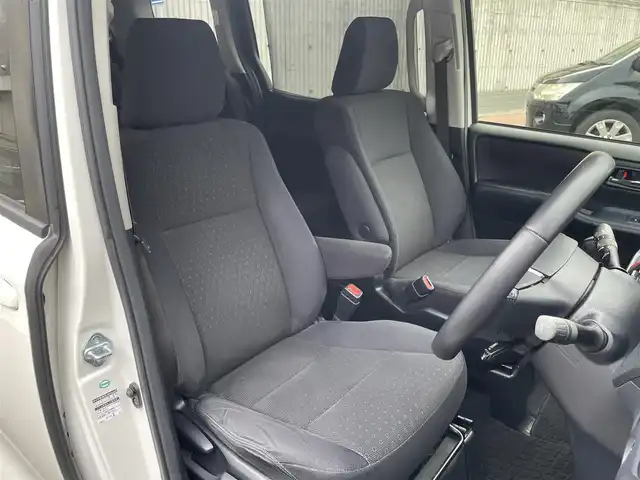 トヨタ ノア G 福岡県 2014(平26)年 12万km ホワイトパールクリスタルシャイン (株)IDOMが運営する【じしゃロン八幡西店】の自社ローン専用車両になります。こちらは現金またはオートローンご利用時の価格です。自社ローンご希望の方は別途その旨お申付け下さい/純正SDナビ【NSZN-W64T】/(Bluetooth/CD/SD/フルセグTV)/片側電動スライドドア/アイドリングストップ/クルーズコントロール(追従走行なし)/フリップダウンモニター/横滑り防止装置/ステアリングリモコン/エンジンプッシュスタート/ビルトインETC/バックカメラ/リアサンシェード/純正フロアマット/純正15インチアルミホイール/オートライト/オートマチックハイビーム/スマートキー