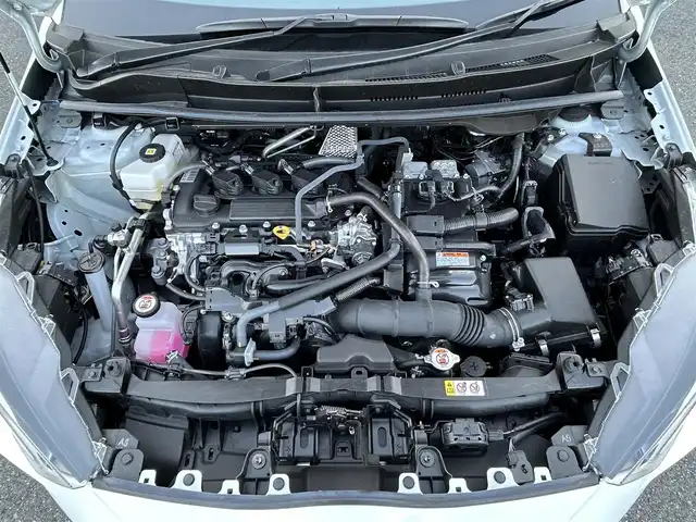 トヨタ ヤリス ハイブリッド X 栃木県 2022(令4)年 0.6万km スーパーホワイトⅡ 純正オーディオディスプレイ/・ナビキット/・Bluetooth/・USB/・Miracast/バックカメラ/ETC/Toyota Safety Sense/・プリクラッシュセーフティ/・レーダークルーズコントロール/・レーントレーシングアシスト/・レーンディパーチャーアラート/・ロードサインアシスト/・オートマチックハイビーム/オートライトシステム/アイドリングストップ/ヘッドライトレベライザー機能/純正フロアマット/純正ドアバイザー