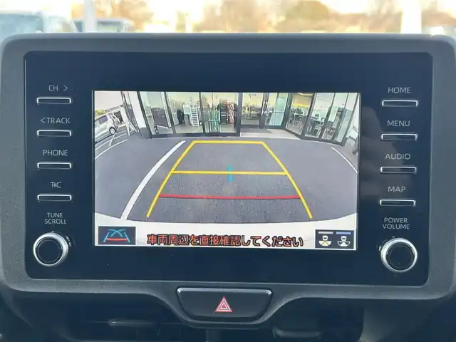 トヨタ ヤリス ハイブリッド X 栃木県 2022(令4)年 0.6万km スーパーホワイトⅡ 純正オーディオディスプレイ/・ナビキット/・Bluetooth/・USB/・Miracast/バックカメラ/ETC/Toyota Safety Sense/・プリクラッシュセーフティ/・レーダークルーズコントロール/・レーントレーシングアシスト/・レーンディパーチャーアラート/・ロードサインアシスト/・オートマチックハイビーム/オートライトシステム/アイドリングストップ/ヘッドライトレベライザー機能/純正フロアマット/純正ドアバイザー