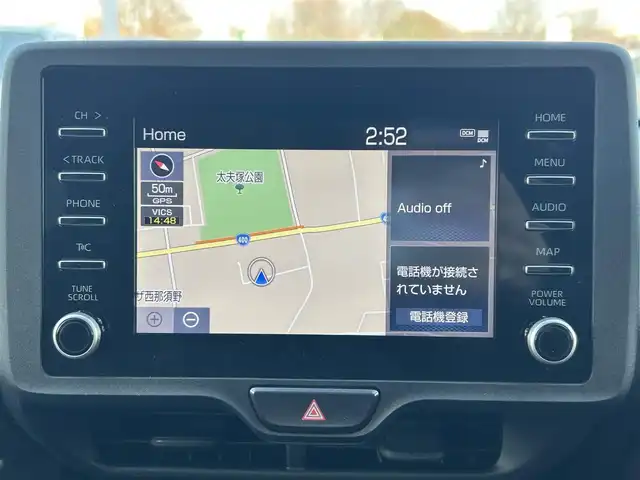 トヨタ ヤリス ハイブリッド X 栃木県 2022(令4)年 0.6万km スーパーホワイトⅡ 純正オーディオディスプレイ/・ナビキット/・Bluetooth/・USB/・Miracast/バックカメラ/ETC/Toyota Safety Sense/・プリクラッシュセーフティ/・レーダークルーズコントロール/・レーントレーシングアシスト/・レーンディパーチャーアラート/・ロードサインアシスト/・オートマチックハイビーム/オートライトシステム/アイドリングストップ/ヘッドライトレベライザー機能/純正フロアマット/純正ドアバイザー