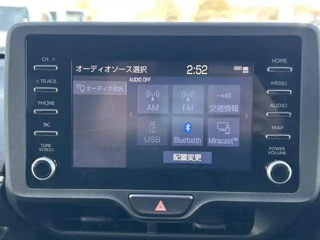 トヨタ ヤリス ハイブリッド X 栃木県 2022(令4)年 0.6万km スーパーホワイトⅡ 純正オーディオディスプレイ/・ナビキット/・Bluetooth/・USB/・Miracast/バックカメラ/ETC/Toyota Safety Sense/・プリクラッシュセーフティ/・レーダークルーズコントロール/・レーントレーシングアシスト/・レーンディパーチャーアラート/・ロードサインアシスト/・オートマチックハイビーム/オートライトシステム/アイドリングストップ/ヘッドライトレベライザー機能/純正フロアマット/純正ドアバイザー