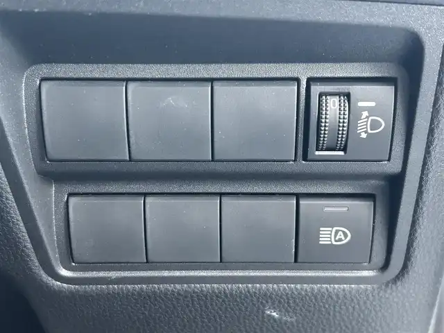 トヨタ ヤリス ハイブリッド X 栃木県 2022(令4)年 0.6万km スーパーホワイトⅡ 純正オーディオディスプレイ/・ナビキット/・Bluetooth/・USB/・Miracast/バックカメラ/ETC/Toyota Safety Sense/・プリクラッシュセーフティ/・レーダークルーズコントロール/・レーントレーシングアシスト/・レーンディパーチャーアラート/・ロードサインアシスト/・オートマチックハイビーム/オートライトシステム/アイドリングストップ/ヘッドライトレベライザー機能/純正フロアマット/純正ドアバイザー