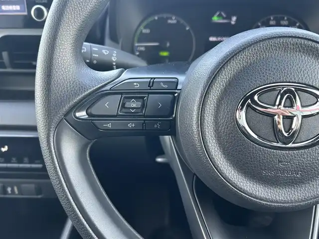 トヨタ ヤリス ハイブリッド X 栃木県 2022(令4)年 0.6万km スーパーホワイトⅡ 純正オーディオディスプレイ/・ナビキット/・Bluetooth/・USB/・Miracast/バックカメラ/ETC/Toyota Safety Sense/・プリクラッシュセーフティ/・レーダークルーズコントロール/・レーントレーシングアシスト/・レーンディパーチャーアラート/・ロードサインアシスト/・オートマチックハイビーム/オートライトシステム/アイドリングストップ/ヘッドライトレベライザー機能/純正フロアマット/純正ドアバイザー