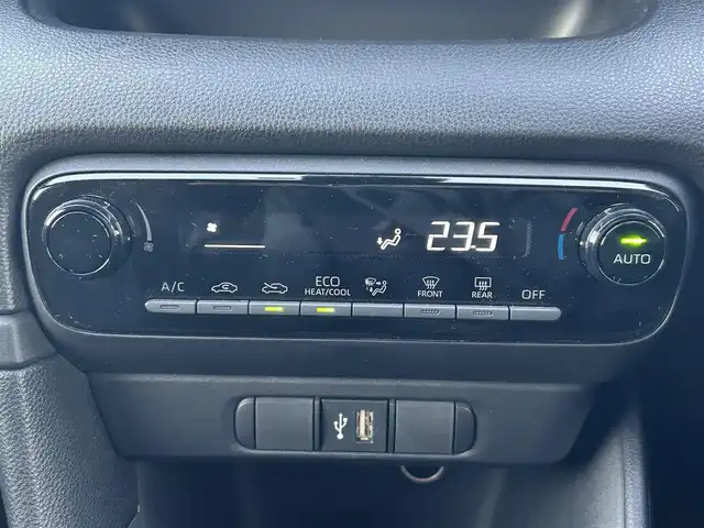 トヨタ ヤリス ハイブリッド X 栃木県 2022(令4)年 0.6万km スーパーホワイトⅡ 純正オーディオディスプレイ/・ナビキット/・Bluetooth/・USB/・Miracast/バックカメラ/ETC/Toyota Safety Sense/・プリクラッシュセーフティ/・レーダークルーズコントロール/・レーントレーシングアシスト/・レーンディパーチャーアラート/・ロードサインアシスト/・オートマチックハイビーム/オートライトシステム/アイドリングストップ/ヘッドライトレベライザー機能/純正フロアマット/純正ドアバイザー