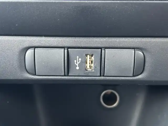 トヨタ ヤリス ハイブリッド X 栃木県 2022(令4)年 0.6万km スーパーホワイトⅡ 純正オーディオディスプレイ/・ナビキット/・Bluetooth/・USB/・Miracast/バックカメラ/ETC/Toyota Safety Sense/・プリクラッシュセーフティ/・レーダークルーズコントロール/・レーントレーシングアシスト/・レーンディパーチャーアラート/・ロードサインアシスト/・オートマチックハイビーム/オートライトシステム/アイドリングストップ/ヘッドライトレベライザー機能/純正フロアマット/純正ドアバイザー