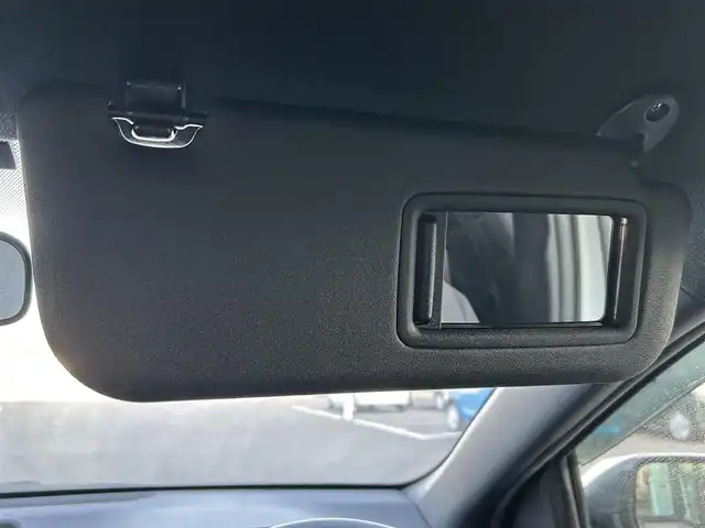 トヨタ ヤリス ハイブリッド X 栃木県 2022(令4)年 0.6万km スーパーホワイトⅡ 純正オーディオディスプレイ/・ナビキット/・Bluetooth/・USB/・Miracast/バックカメラ/ETC/Toyota Safety Sense/・プリクラッシュセーフティ/・レーダークルーズコントロール/・レーントレーシングアシスト/・レーンディパーチャーアラート/・ロードサインアシスト/・オートマチックハイビーム/オートライトシステム/アイドリングストップ/ヘッドライトレベライザー機能/純正フロアマット/純正ドアバイザー