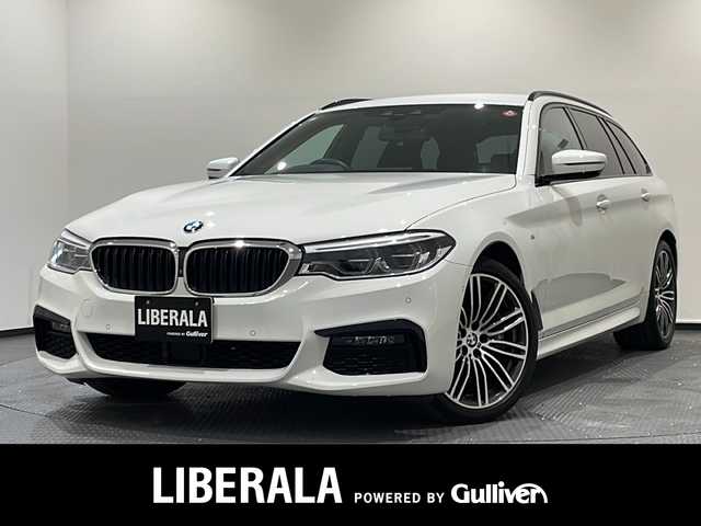 ＢＭＷ ５４０ｉ xDrive ツーリング Mスポーツ 新潟県 2018(平30)年 3.2万km アルピンホワイトⅢ ドライビングアシストプラス/・アクティブクルーズコントロール/・ステアリング＆レーンコントロールアシスト/・レーンディパーチャーウォーニング/・レーンチェンジウォーニング/・アクティブサイドコリジョンプロテクション/・前車接近警告機能/・衝突回避/被害警告ブレーキ/・後車衝突警告機能/・クロストラフィックウォーニング/パーキングアシストプラス/・パークディスタンスコントロール/・パーキングアシスト/・トップビュー＋３Dビュー/・サイドビューカメラ/・リヤビューカメラ/HDDナビゲーション/・１０．２インチモニター/オーディオビジュアルシステム/・フルセグTV/・CD/DVD/Musicコレクション/USB端子/ETC/ドライブレコーダー/アダプティブ ヘッドライト/・バリアブルライトコントロール機能/・コーナリングライト/・デイタイムランニングライト/電動８ウェイフロントシート/・スポーツシート/ダコタレザー/アンビエントライト/・カラーバリエーション１１種