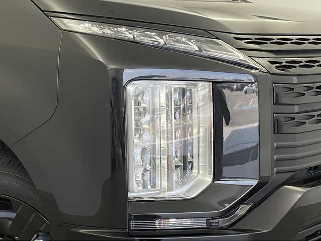 三菱 デリカＤ：５ シャモニー 新潟県 2025(令7)年 0.1万km未満 ブラックダイヤモンド CHAMONIX (8人)　/4WD　e-Assist/オリジナルナビ取付パッケージ＋リアモニター取付パッケージ(25/300)　/ステップレス　（8人）D:5専用11型ナビゲーション(322/300)/ALPINE製メモリナビ（Bluetooth・CD・DVD・USB）/パワースライドドア　/バックカメラ　/フルセグ　/Ｄ席パワーシート　/追従クルーズコントロール　/４ＷＤ /LEDオートライト　/レーンキープアシスト　/アイドリングストップ/レザー調シートカバー　/電動リアゲート　/純正１８インチアルミホイール/スマートキー/スペアキー/保証書/取扱説明書