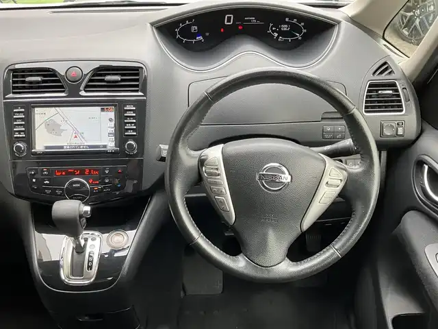 日産 セレナ ハイウェイS G Sハイブリッド 山口県 2013(平25)年 11.6万km ブリリアントホワイトパール 新車ワンオーナー/純正ナビ＆バックカメラ/　　＆フルセグTV＆後席/　　フリップダウンモニター/純正フロアマット/純正フォグランプ/純正16インチアルミ/両側パワースライドドア/スマートキー/オートライト/リバース連動ドアミラー