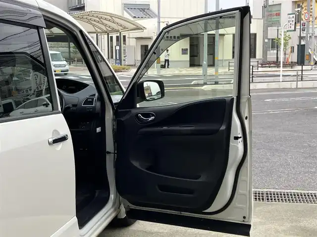 日産 セレナ ハイウェイS G Sハイブリッド 山口県 2013(平25)年 11.6万km ブリリアントホワイトパール 新車ワンオーナー/純正ナビ＆バックカメラ/　　＆フルセグTV＆後席/　　フリップダウンモニター/純正フロアマット/純正フォグランプ/純正16インチアルミ/両側パワースライドドア/スマートキー/オートライト/リバース連動ドアミラー